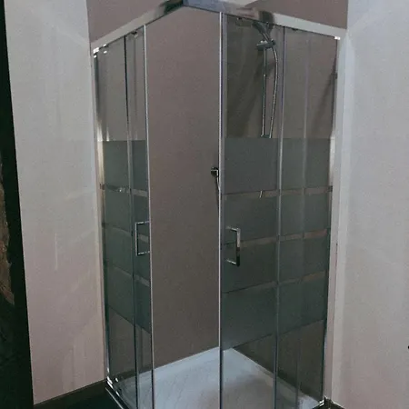 Il Fienile 4* غواستالا